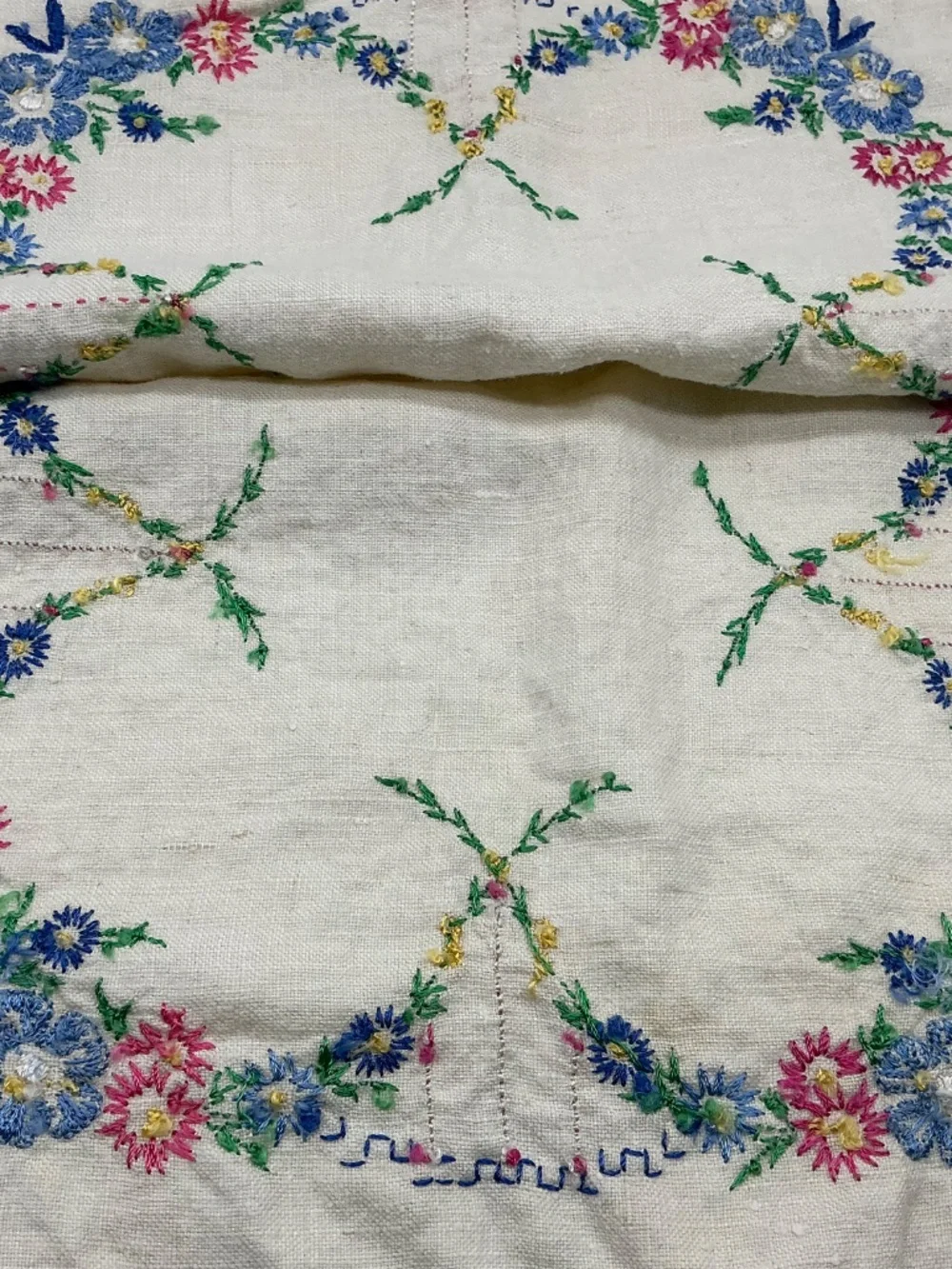 Vintage Hand Embroidered Flower Design Table Runner Crochet Edge